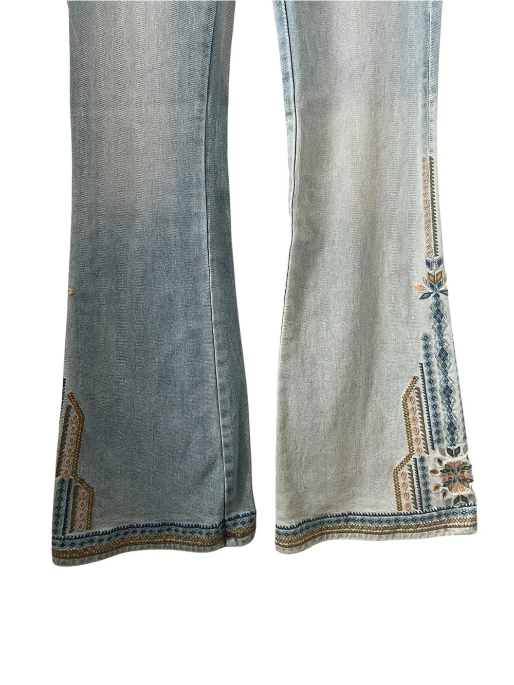 Driftwood Farrah Embroidered Flare Light Wash Jeans Size 26 - Picture 6 of 15